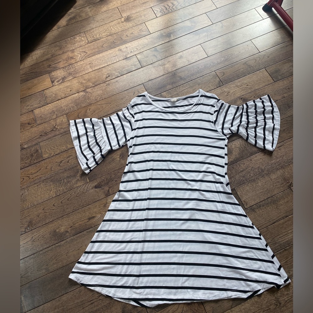 - - Belle sleeve stripped shift dress L